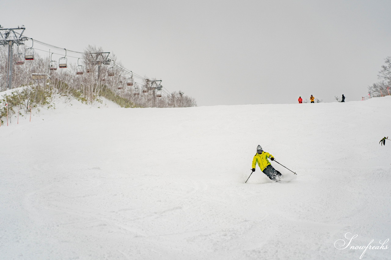 2021年元旦。新しい年の始まりは、道南一の雪質を誇る『今金町ピリカスキー場』から。地元・今金町出身の同級生スキーヤーの皆さんとフォトセッション!(^^)!